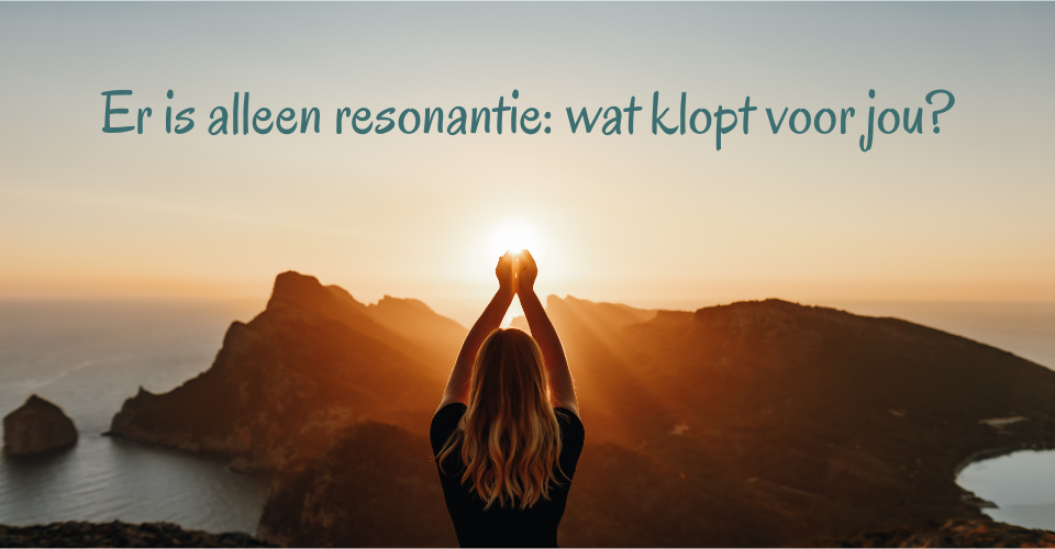 Hoogsensitief persoon die leert voelen wat met haar energie resoneert